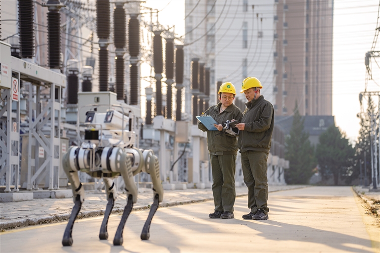 “四足”机器人首亮相