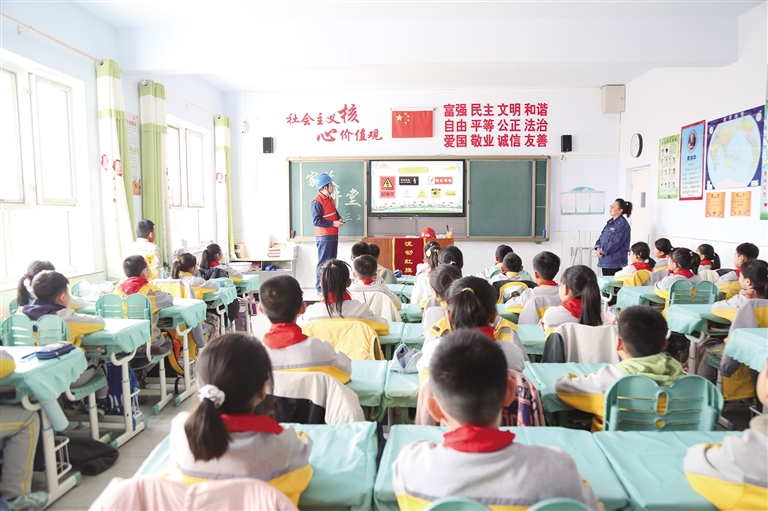 电力知识进校园  “童”心协力护成长