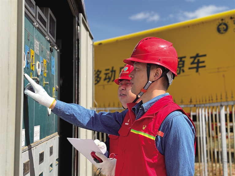 为查干苏鲁克大典护航二十载