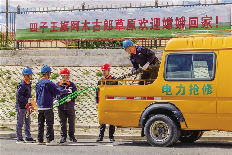飞天揽月  电护“嫦娥六号”平安回家