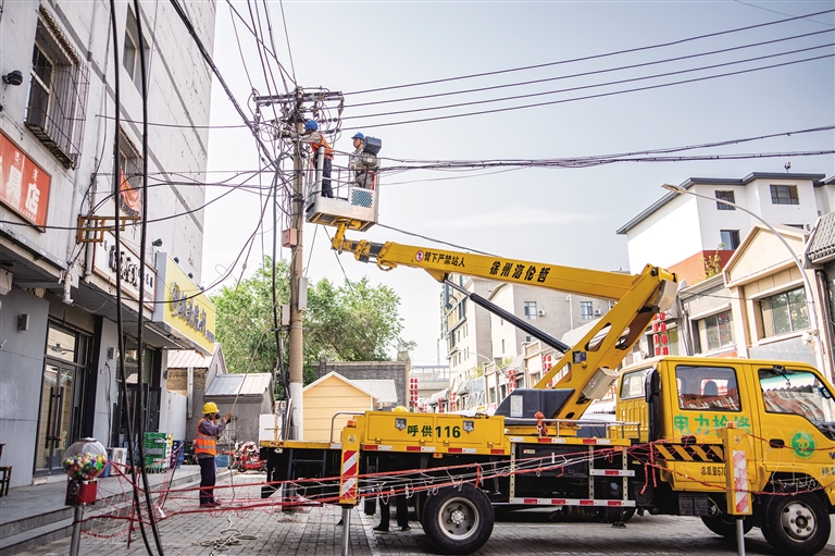 线路升级忙改造   市容升级焕新颜