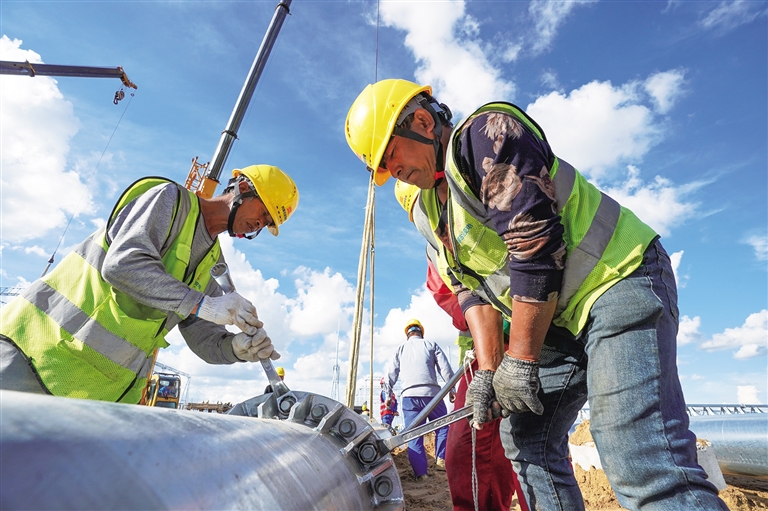 锡超公司       工程建设一线党旗飘扬