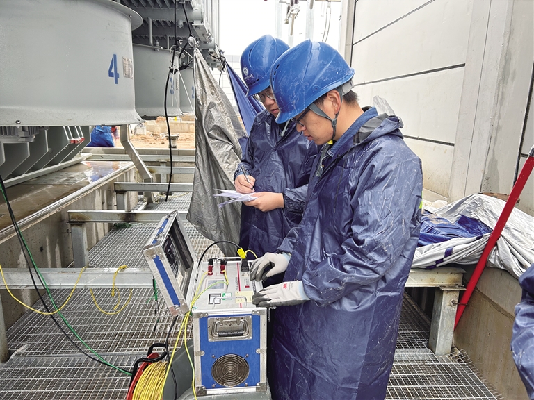 雨中鏖战  保双维投运