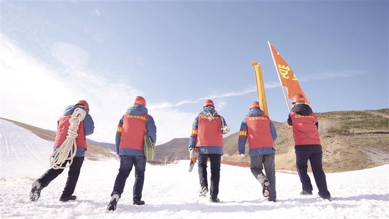 满格电护航冰雪季   拉动“银色经济”新引擎