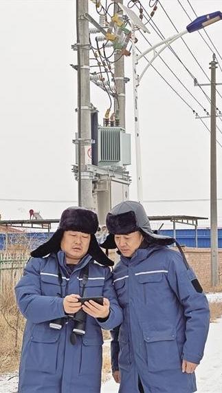 踏雪战寒保供电